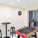 Entire Stylish House-Games Room-6 Guests Capacity
