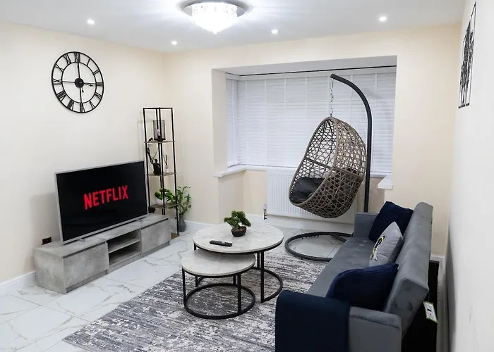 Entire Stylish House-Games Room-6 Guests Capacity