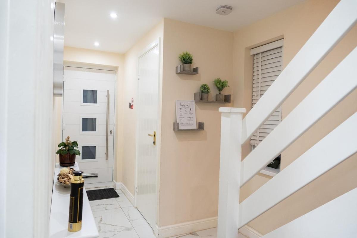 Entire Stylish House-games Room-6 Guests Capacity *
