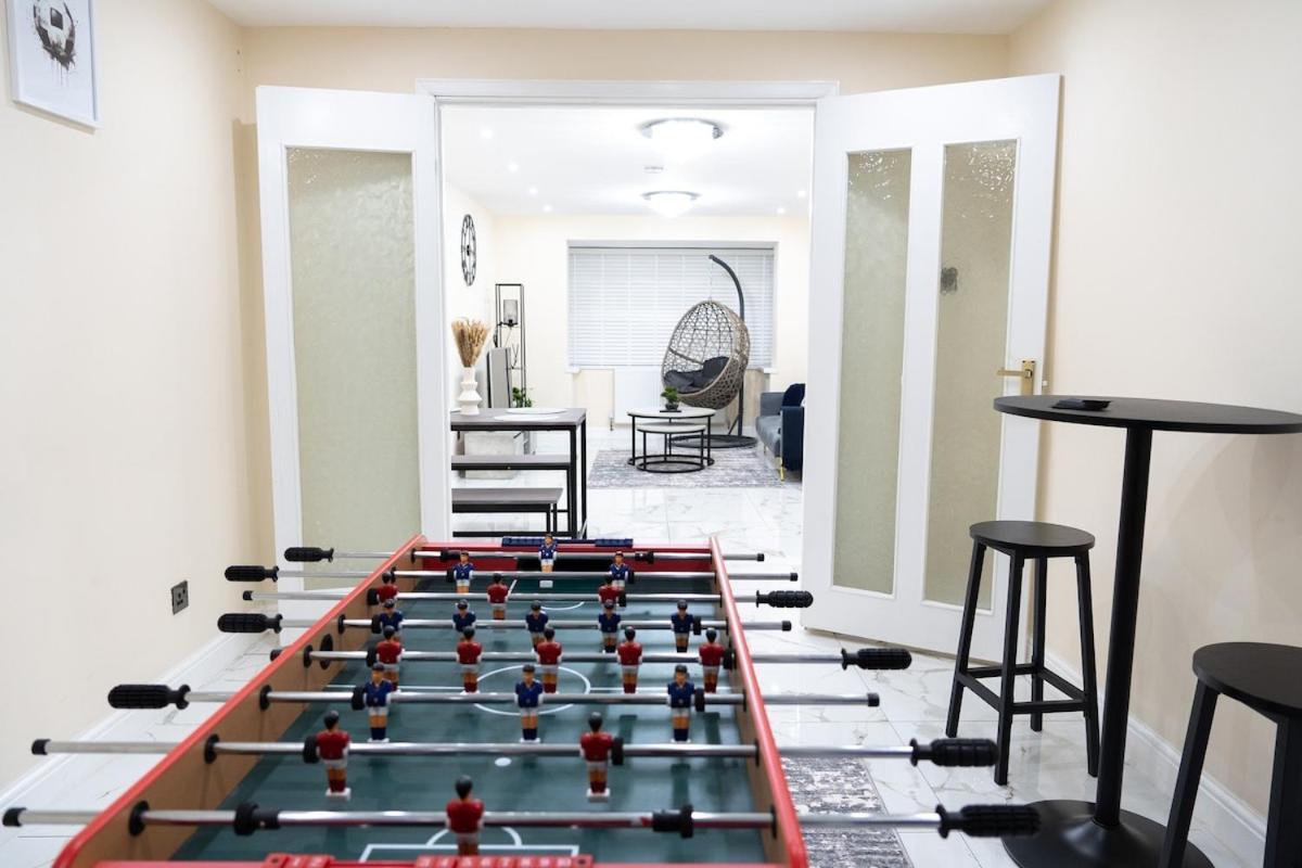 Entire Stylish House-games Room-6 Guests Capacity Holiday home Birmingham