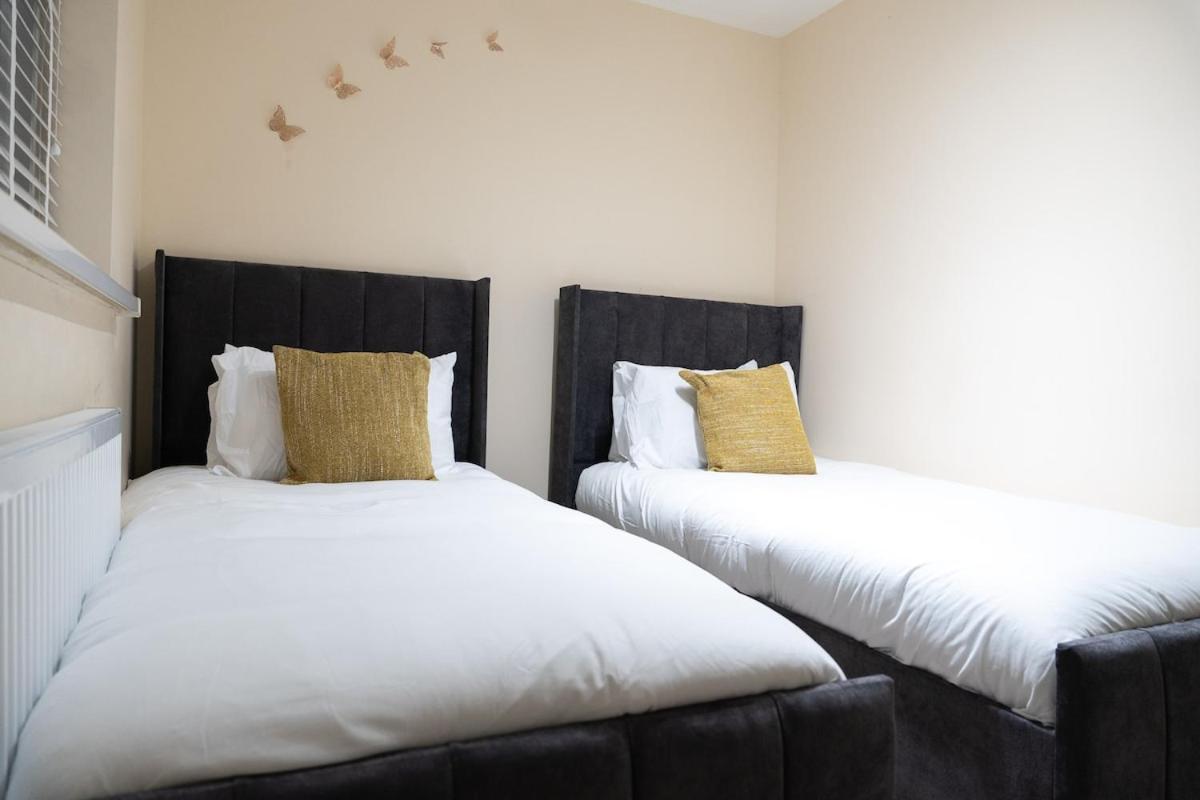 Holiday home Entire Stylish House-games Room-6 Guests Capacity