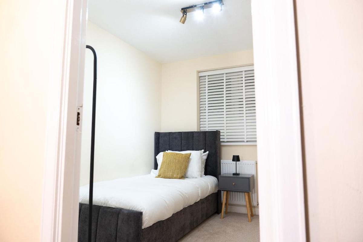 Entire Stylish House-games Room-6 Guests Capacity Birmingham