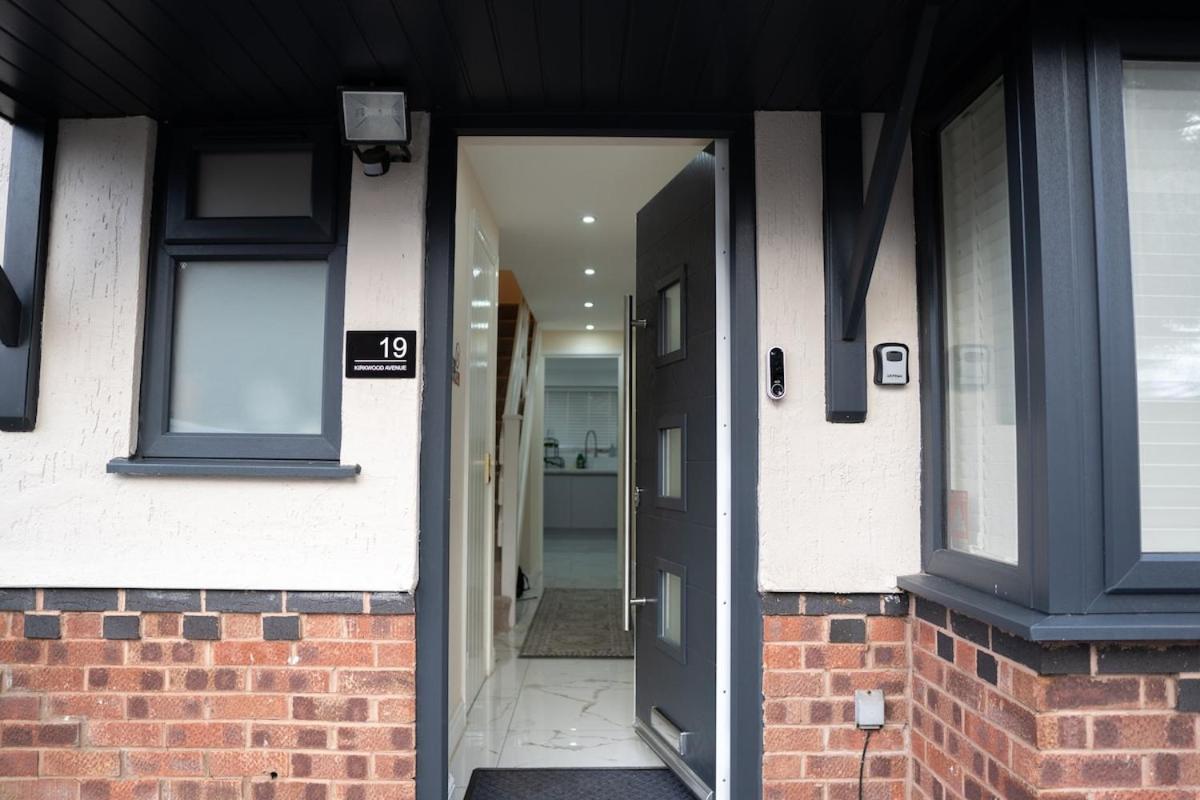 Holiday home Entire Stylish House-games Room-6 Guests Capacity